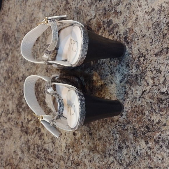 Women's size 8.5 Cole Haan snakeskin beige pumps - Picture 4 of 7